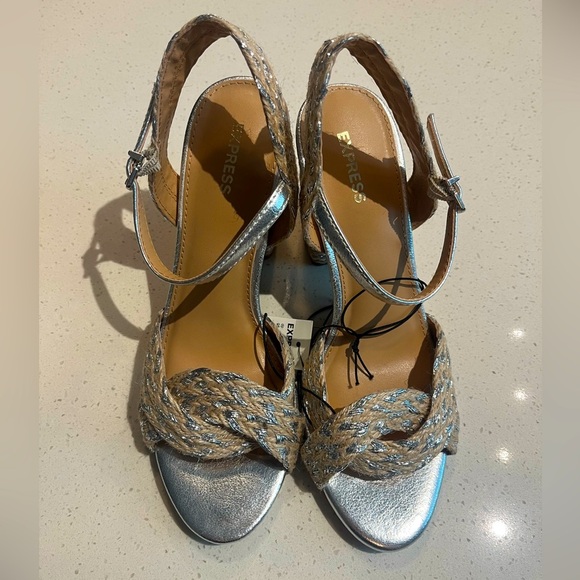 🆕 Express | Metallic Strap Jute Block Heel Sandals Silver/Tan Size 8 - Picture 5 of 7